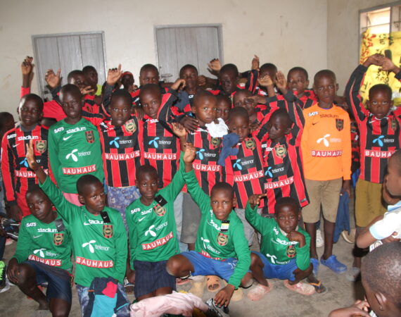 BP donerar till fotbollslag i Kamwokya