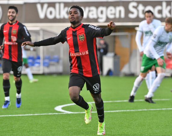 Jardell Kanga lämnar för Bayer 04 Leverkusen