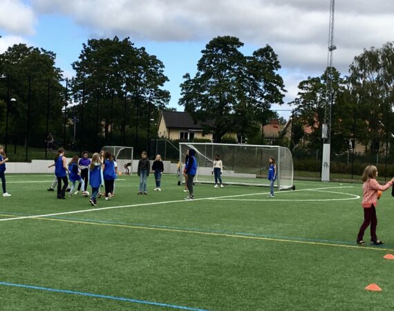 BP startar öppen fotboll i Loviselundsskolan och Vällingbyskolan